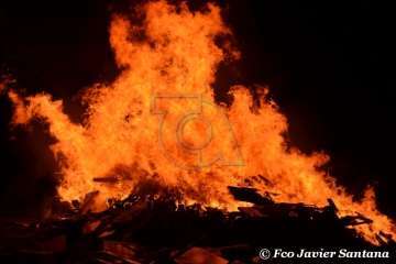 Hoguera de San Juan (Reportaje gráfico de Francisco Javier Santana y Antonio Alí)
